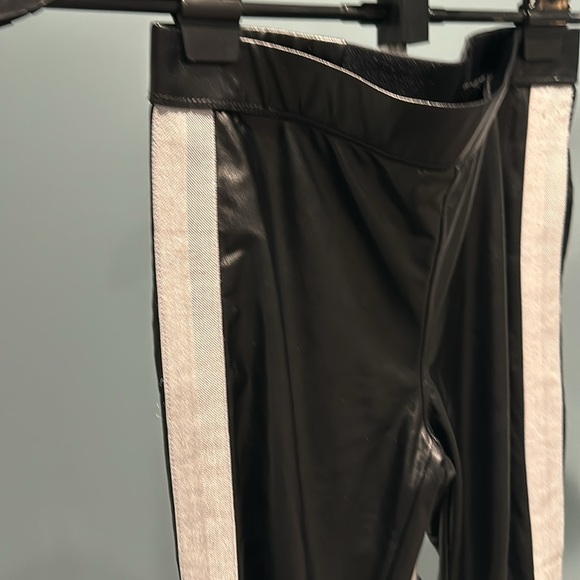 DAVID LERNER black liquid leggings, white stripe sides, zipper ankles Size S - Picture 7 of 10